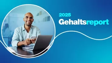 Person am Laptop lächelt, 2025 Gehaltsreport
