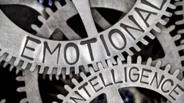 Zahnrad mit den Worten Emotionale Intelligenz geprägt.