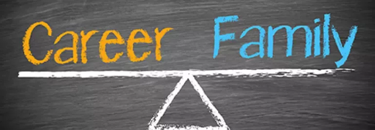 Kreidetafel mit Balance zwischen Karriere und Familie.