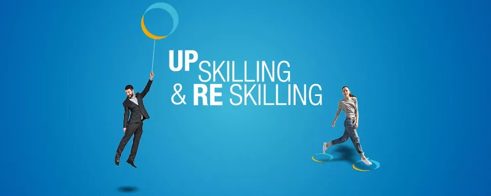 Person im Anzug hält einen Ballon, eine andere Person steht auf Kreisen, Text: Upskilling & Reskilling.