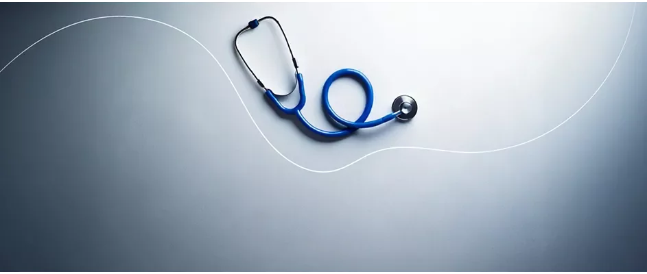 Ein Stethoskop vor einem blauen Hintergrund mit Farbverlauf