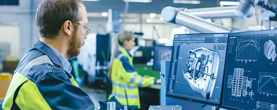 Maschinenbauingenieur am Arbeitsplatz